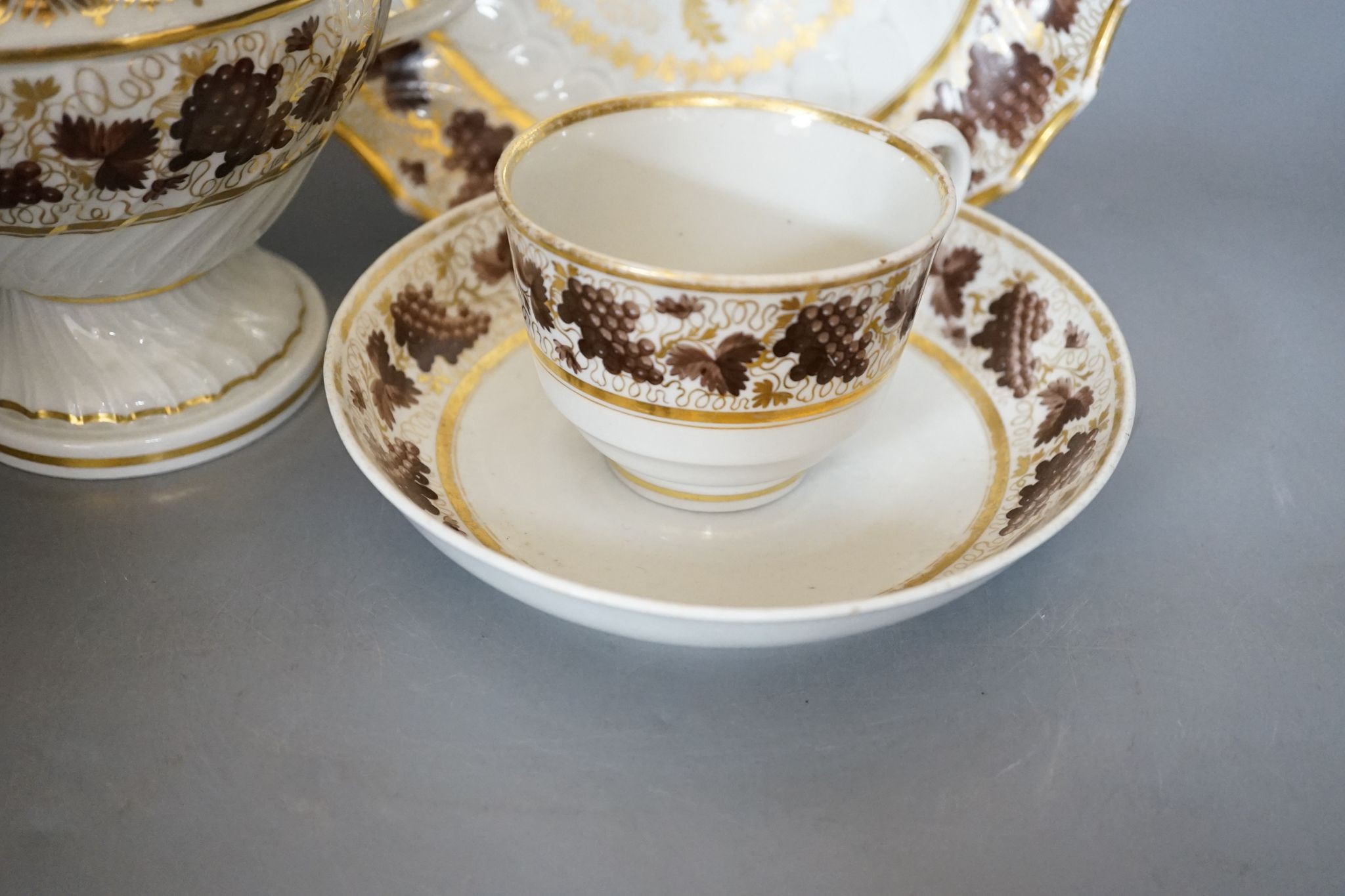 An early 19th century ten piece Chamberlain's Worcester porcelain part tea and dessert service